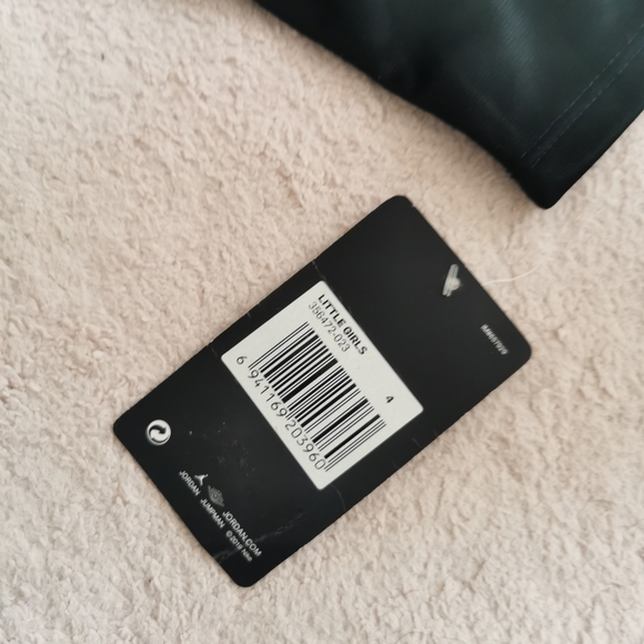 2/60 Jordan little girl sweater dress 4t - Picture 7 of 11